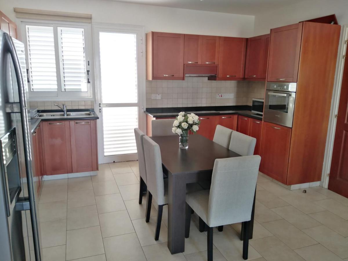 Kato Paphos Suites Экстерьер фото